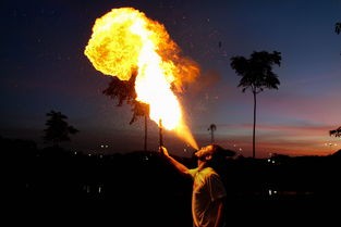 (神域奇兵 远征)神域奇兵远征炽热炎窟，探索火焰之下的神秘与挑战